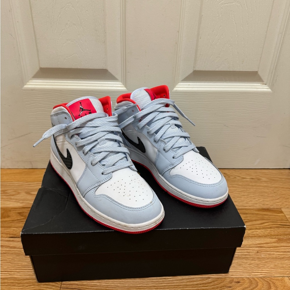 Air Jordan 1 Mid Half Blue Polka Dot Swoosh Size 7Y Sneakers 555112-400